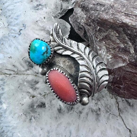 Vintage Signed Native American Silver Coral & Turquoise Leaves Decorated Ring
